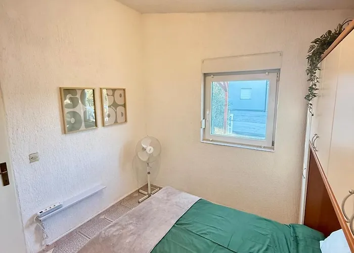 Summer House Pomalo With Sea View Only 50 Meters To *