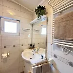 Summer House Pomalo With Sea View Only 50 Meters To Casa vacanze Vir