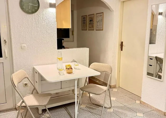Summer House Pomalo With Sea View Only 50 Meters To