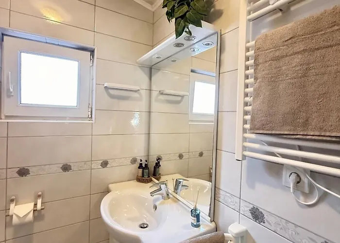 Summer House Pomalo With Sea View Only 50 Meters To Ferienhaus Vir