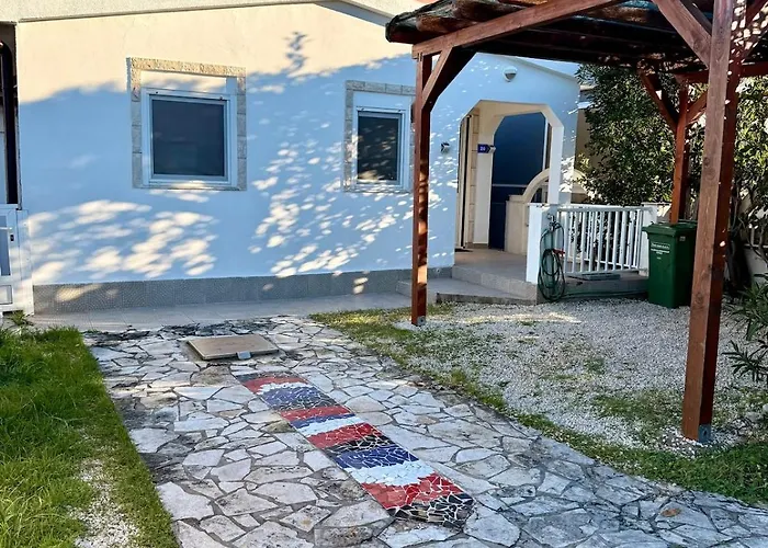 Summer House Pomalo With Sea View Only 50 Meters To Ferienhaus