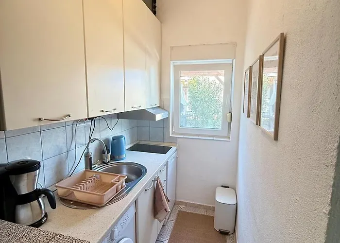 Summer House Pomalo With Sea View Only 50 Meters To Vir